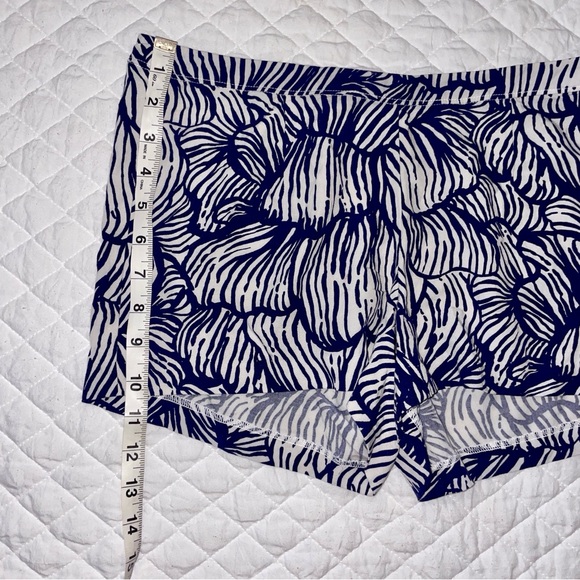 Lilly Pulitzer Women’s 2 Blue White Sonya Rayon House Of Nemo Shorts - Picture 7 of 9